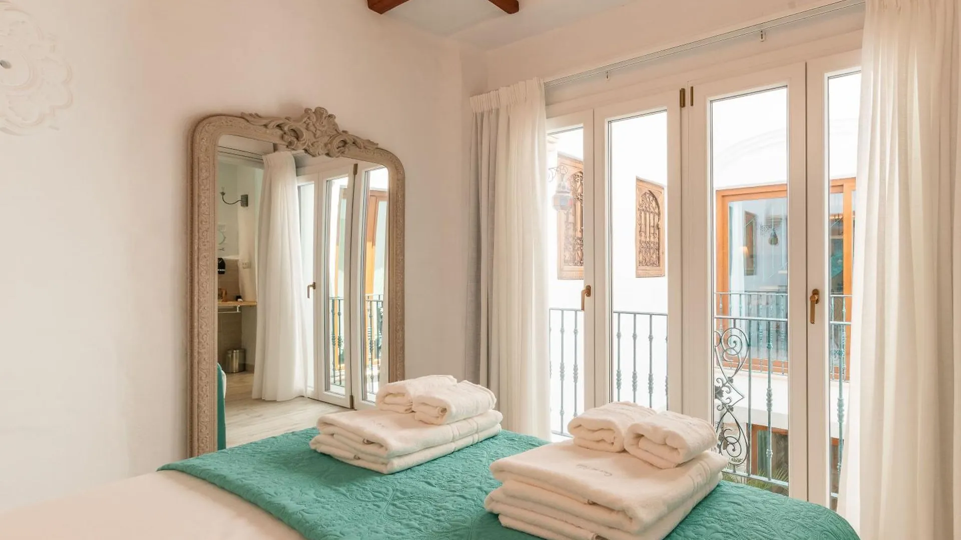 Casa Esmeralda - Luxury Boutique Apartments Old Town Estepona Spanien