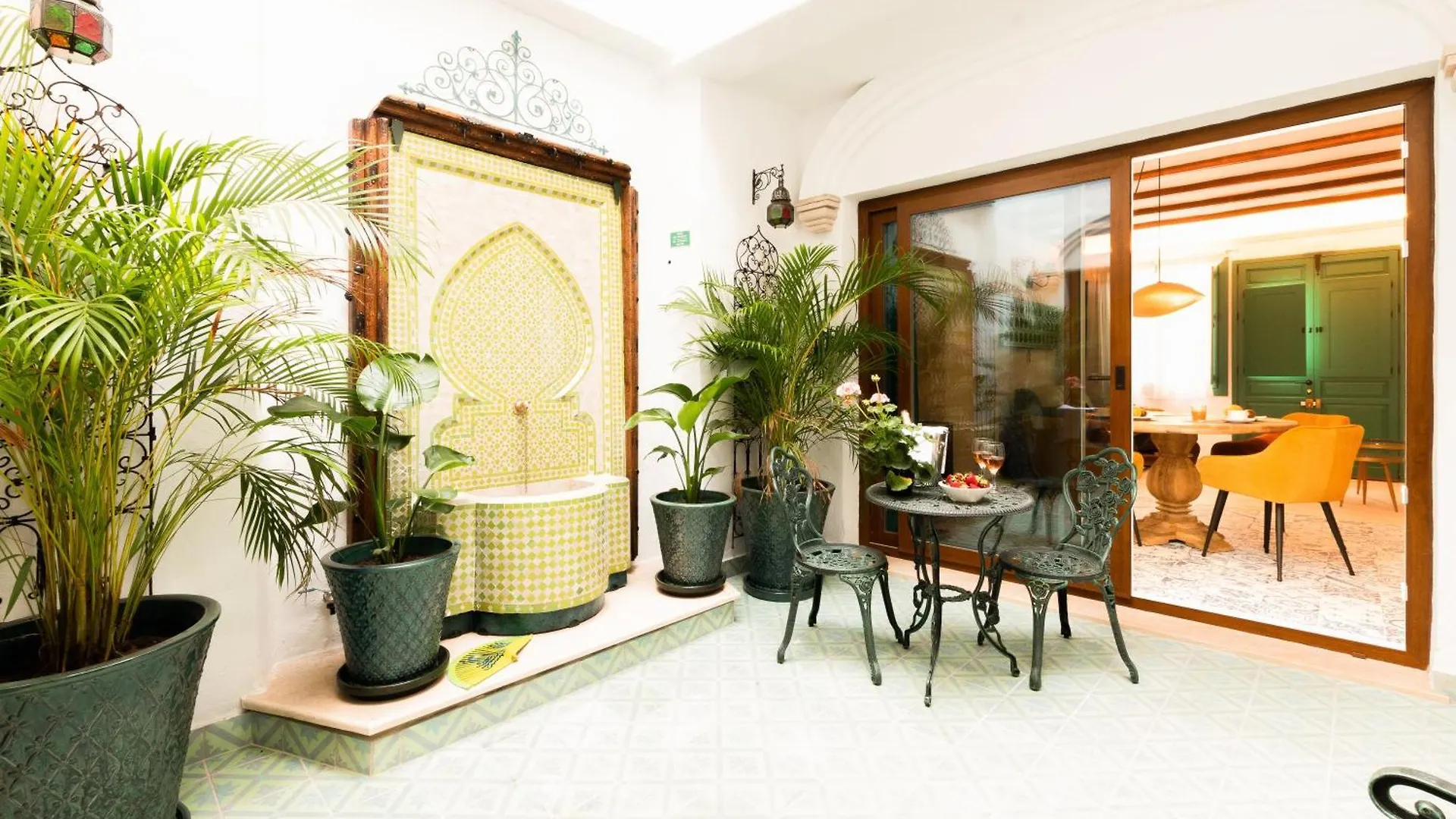 Casa Esmeralda - Luxury Boutique Apartments Old Town Estepona Spanien